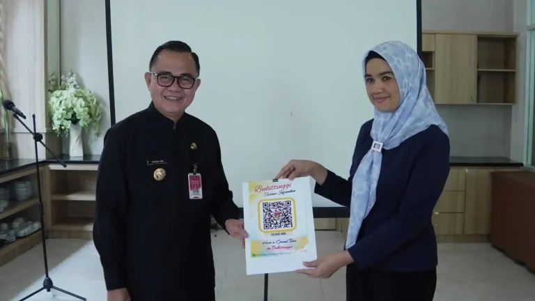 Digitalisasi Wisata Bukittinggi Pjs Wali Kota Luncurkan QR Code untuk Mudahkan Wisatawan