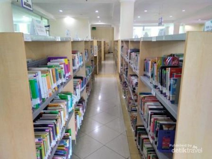 koleksi buku pustaka bung hatta bukittinggi