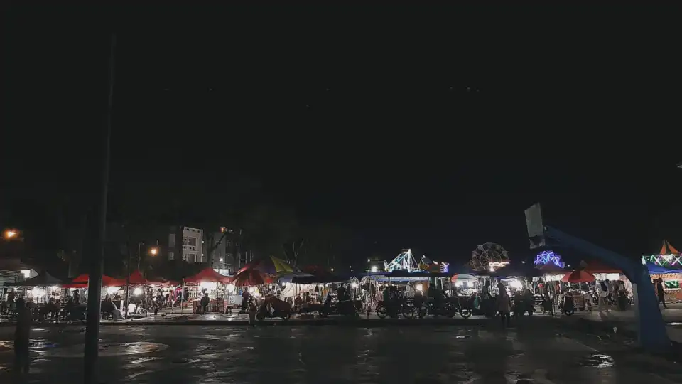 lapangan kantin bukittinggi malam hari