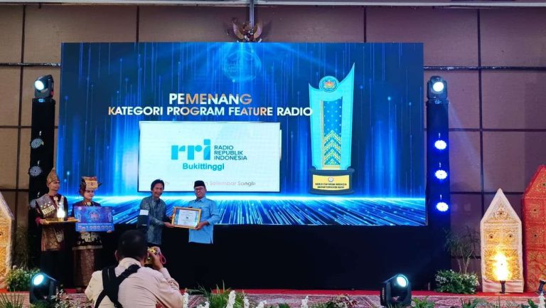 rri bukittinggi raih 2 penghargaan