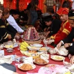 tradisi makan bajamba