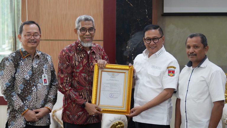 ​Bukittinggi Terima Sertifikat Kekayaan Intelektual Komunal