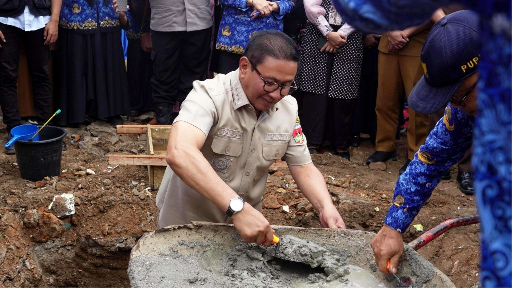 peletakan batu pertama