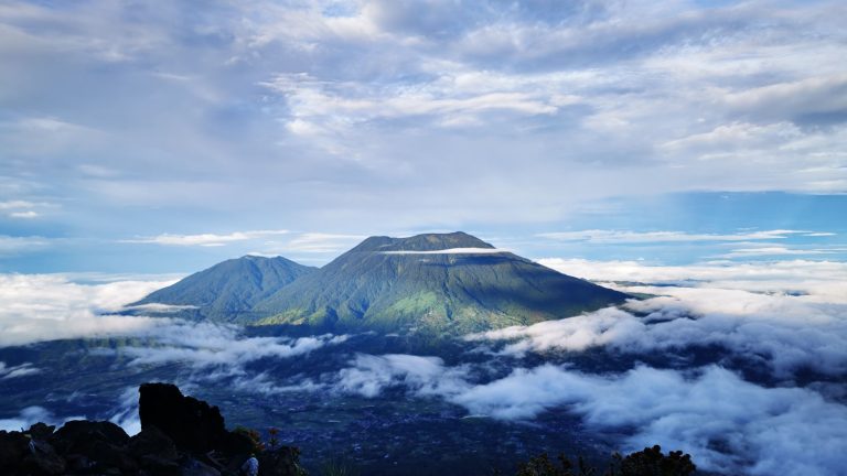 gunung marapi gunung singgalang