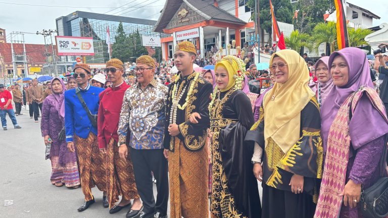 pawai alegoris bukittinggi 80th