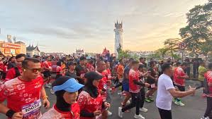 police woman run bukittinggi