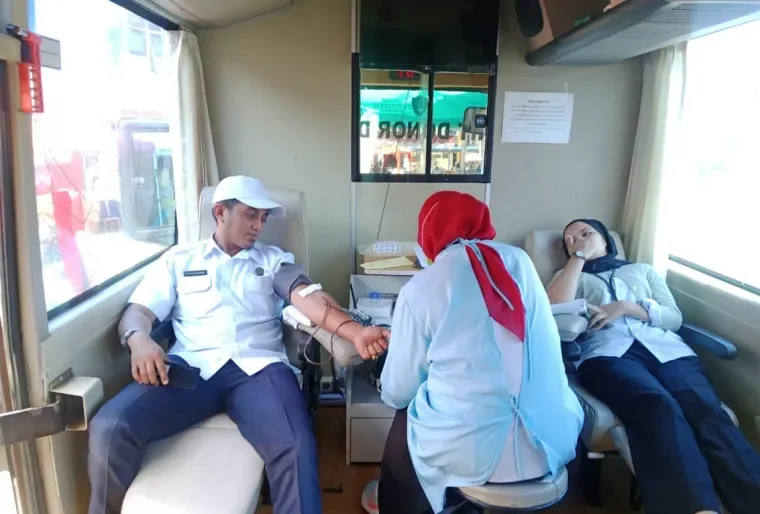 hut 80 RRI rayakan dengan donor darah PMI