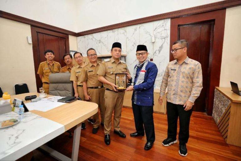 Pelajari Strategi Pengentasan Kemiskinan