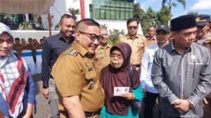 Bukittinggi Luncurkan Buku Tabungan dan KKS PKH 2025, Dorong Transparansi Bantuan Sosial