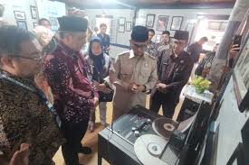 RRI serahkan warisan sejarah