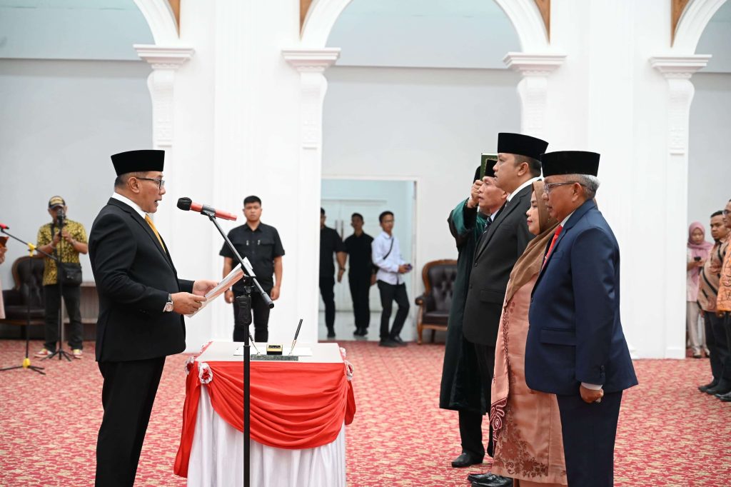 Walikota Bukittinggi Rotasi Empat Pejabat Eselon II
