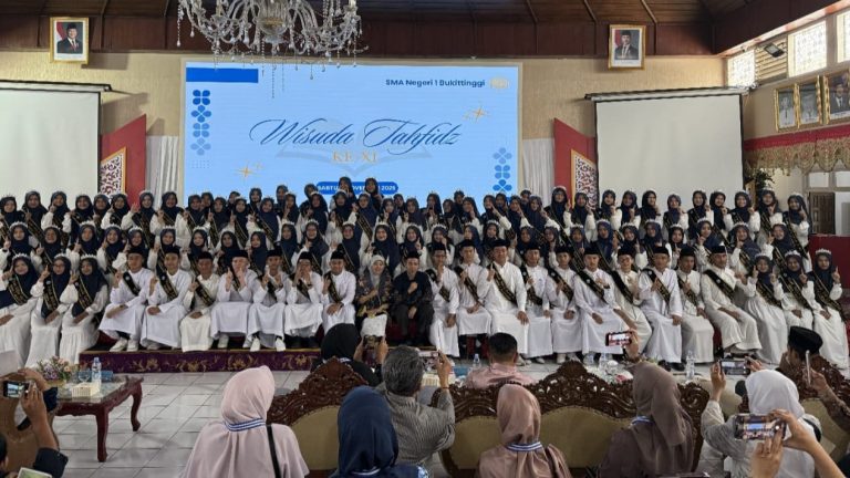 98 Siswa SMAN 1 Bukittinggi Diwisuda Sebagai Penghafal Al-Qur’an