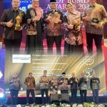 PT BPRS Jam Gadang Bukittinggi Sabet Platinum Trophy di TOP BUMD Awards 2026