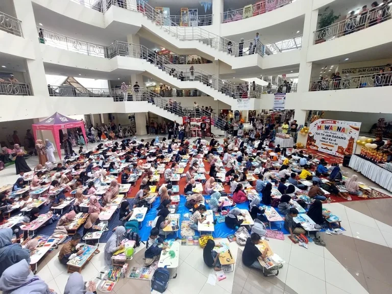 lomba mewarnai 100 tahun jam gadang