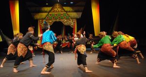 Randai Minangkabau: Perpaduan Teater, Musik, Tari, dan Silat