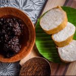 Minangkabau berupa potongan lamang ketan dan tapai ketan hitam yang disajikan bersama.